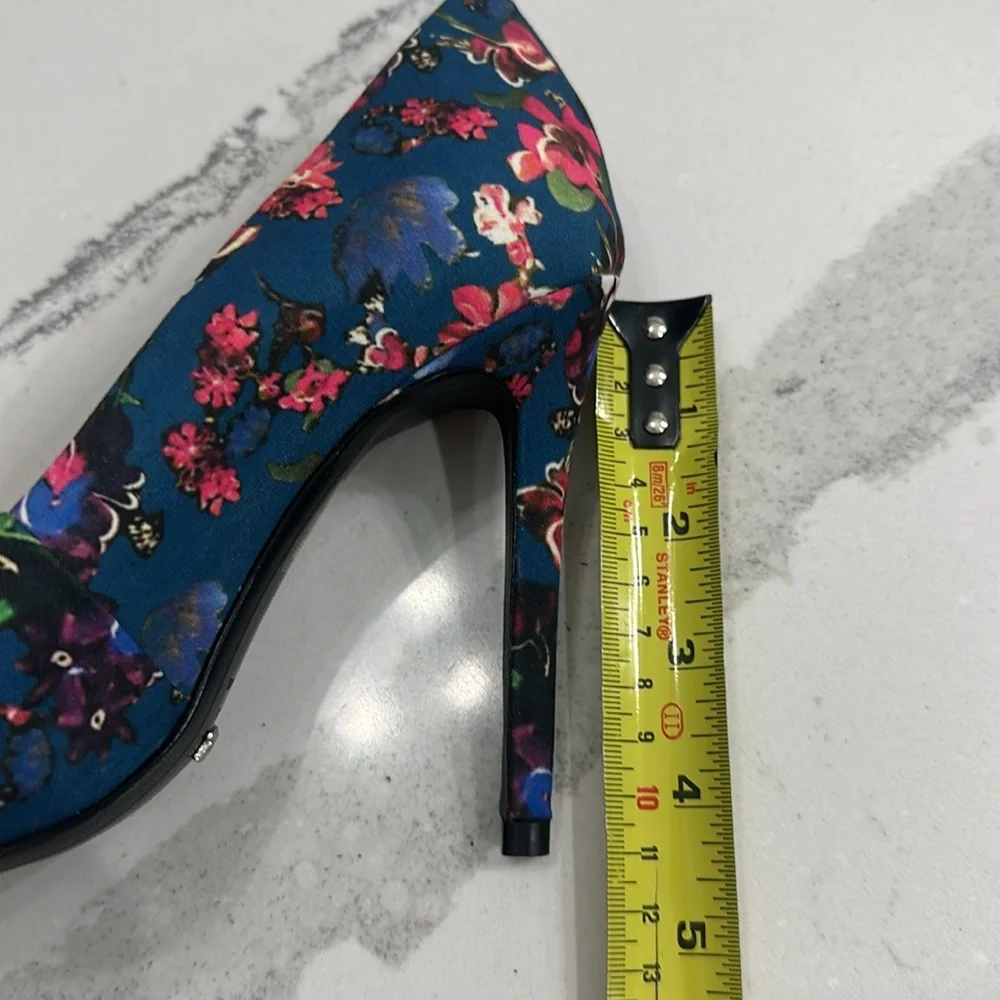 Schutz Floral 👠 4 1/2 inch Heels Size 7